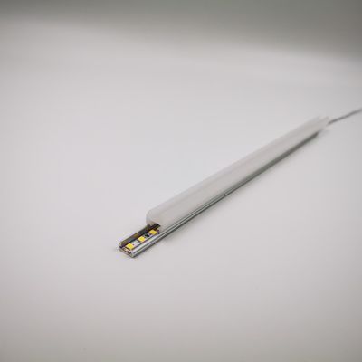 Jednorazowe lampy LED w ciepłym białym kolorze do półek detalicznych